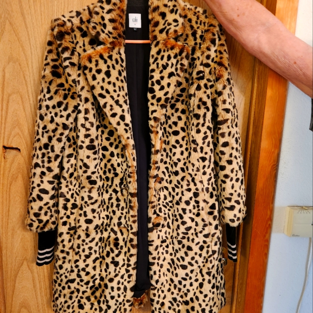Cabi leopard print coat. Hard to find. Excellent condition. Style #3727